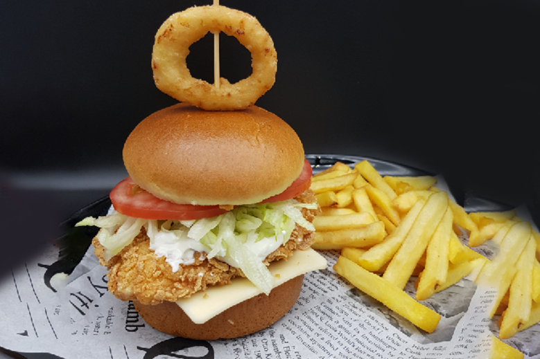 Crispy chicken s pomfritom