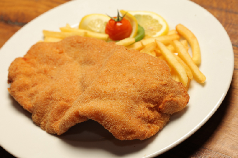 Bečki odrezak od svinjetine s pomfritom